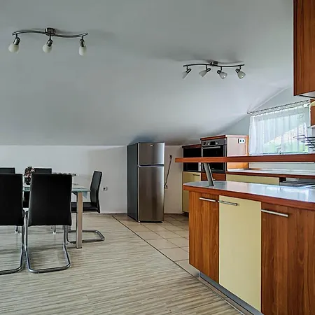 Apartma Hilltop Haven Apartma *